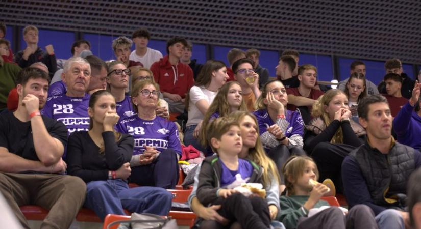 Félbeszakadt egy NB I-es kézimeccs, miután a tűzoltók kiürítették a sportcsarnokot