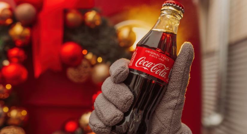 Olcsóbb, gyorsabb, lelketlenebb: a Coca-Cola idei karácsonyi kampányvideója felrobbantotta az internetet – sokak szerint túlzásba viszik a mesterséges intelligencia használatát