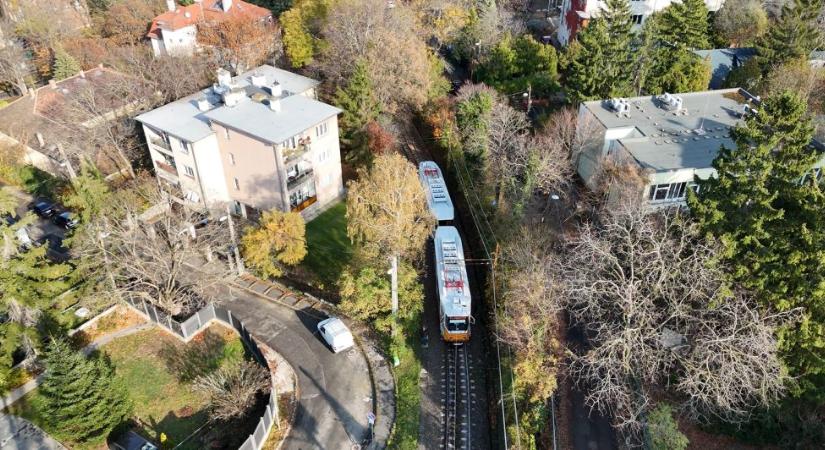 Villamos hajtott a fogaskerekű vonalán