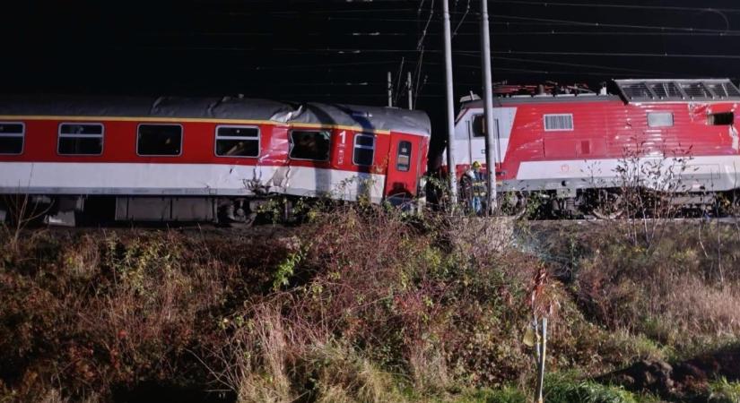 Súlyos vonatbaleset Szlovákiában, sok a sérült