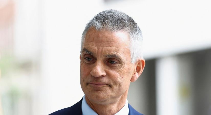 Hullanak a fejek a BBC botránya miatt: lemondott a vezérigazgató és a hírigazgató is