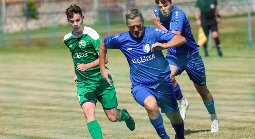 51 évesen szerzett parádés gólt Vincze Ottó: A félpályáról talált be a magyar bajnokin - videó