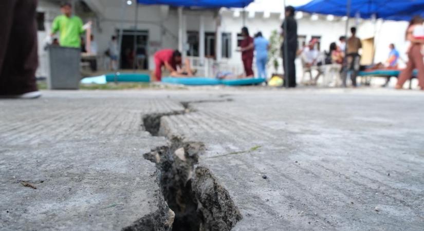 Cunamiriadót rendeltek el Japánban, miután 6,7-es földrengés rázta meg a szigetországot