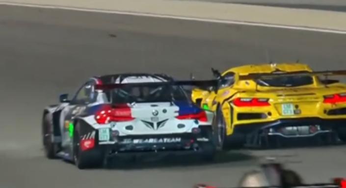 Beintett a középső ujjával, kétmillióra büntették