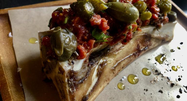 Pierre elment egy kőbányai étterembe, és olyan sokkot kapott, hogy tíz évre titkosította önmagát