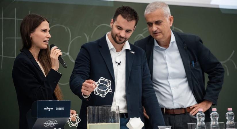 „Ez a tudomány művészete” – leesett az álla a kutatóknak a magyar lágy cella-kísérlettől (VIDEÓ)