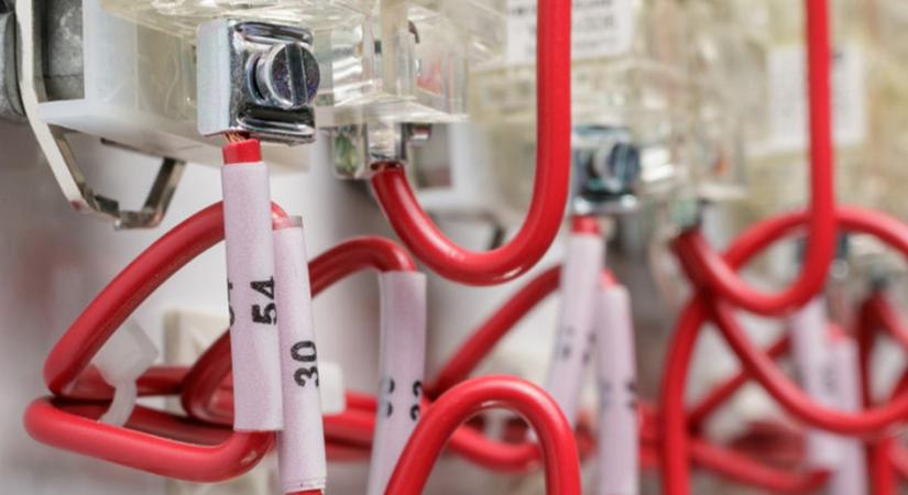 Rakjon rendet a kábelrengetegben!