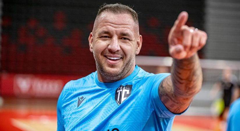 „Egy napra még én is Diósgyőr szurkoló lettem” – Curtis Miskolcon járt