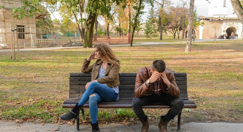 Törvénytervezet: válás után hozzájárulás nélkül is megtartható a másik neve