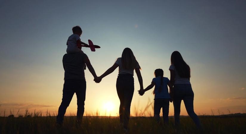 Bevezették az új intézkedést, ezekben a családokban lesz könnyebb a karácsonyi bevásárlás