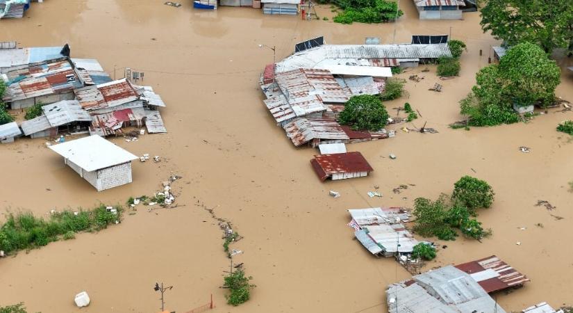 Tájfun csapott le a Fülöp-szigeteken, ketten meghaltak, több mint egymillió embert evakuáltak