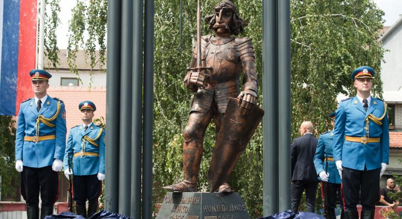 Üzent a professzoroknak Orbán Viktor