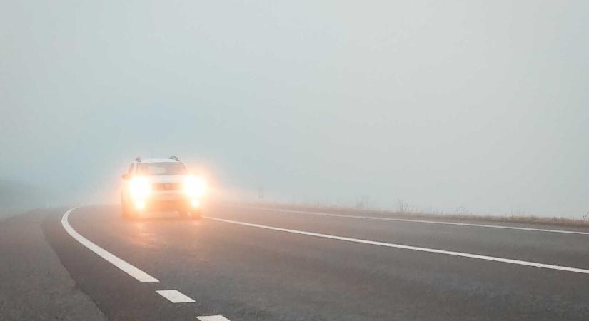 Köd nehezíti a közlekedést – Székelyföld egy része is érintett