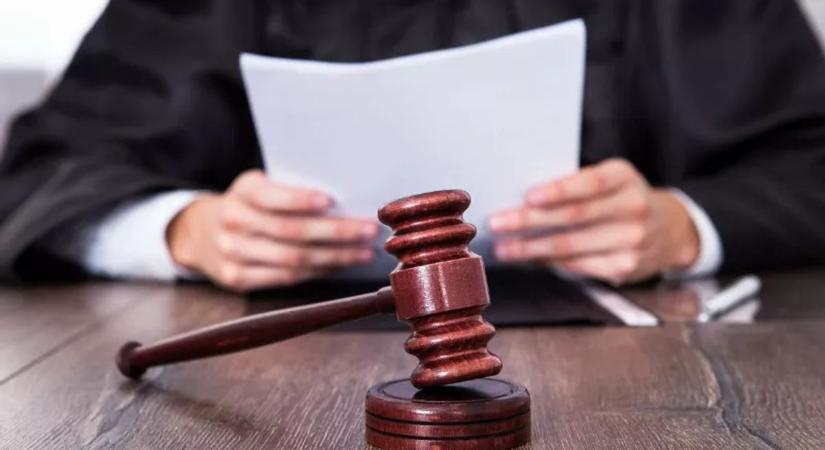 Többszörös emberölés kísérlete – autóval támadt a családra