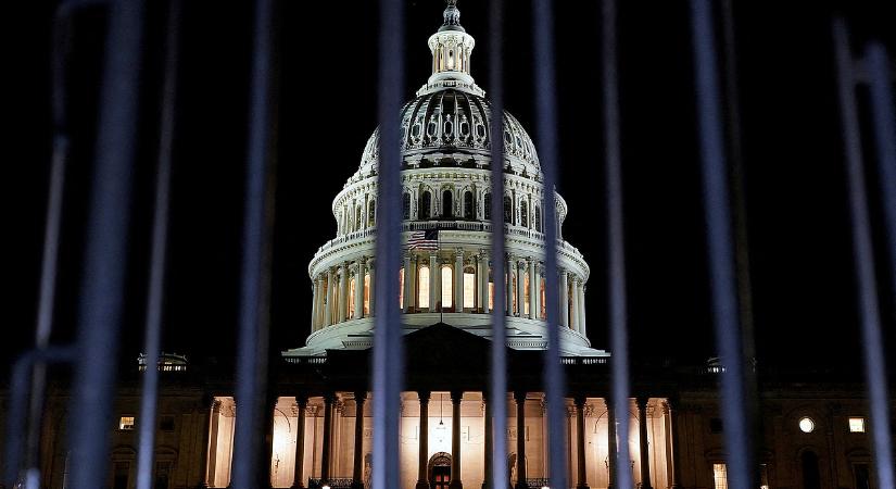 Véget ért a negyven napos amerikai patthelyzet, beindulhat az ország