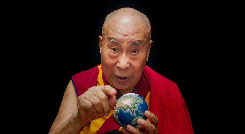 Éles ész, meleg szív és mások szolgálata – a dalai láma és Richard Gere együtt üzent a magyaroknak