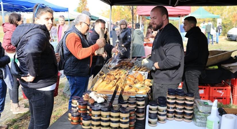 Különleges libás finomságok vonzották az embereket a Hóci-parti piacra (képgalériával)