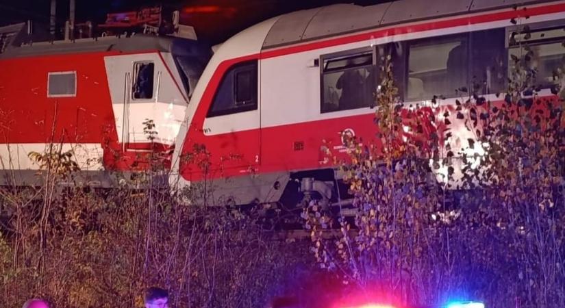 Újabb brutális vonatbaleset történt a szomszédban: legalább 11 ember megsérült, rendkívüli kormányülést hívtak össze