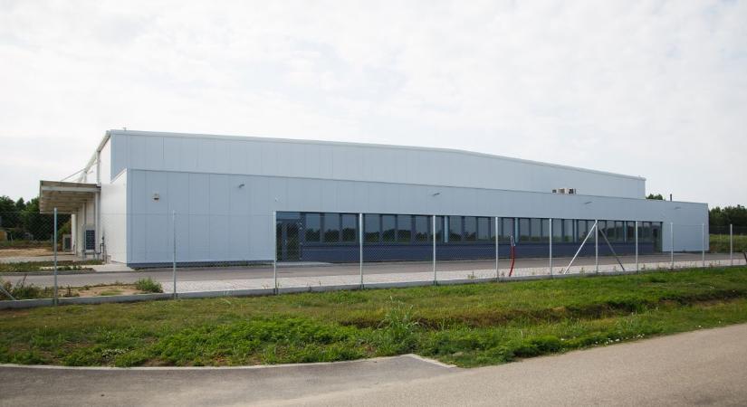 Ipari csarnok bérelhető az M5 autópályához közel