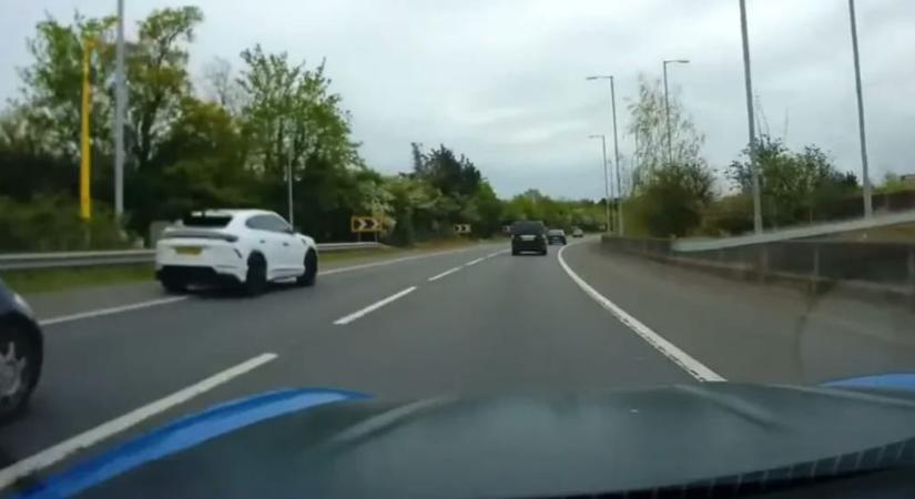 Háromszáz óra közmunkára ítélték a Chelsea leállósávban előzgető focistáját