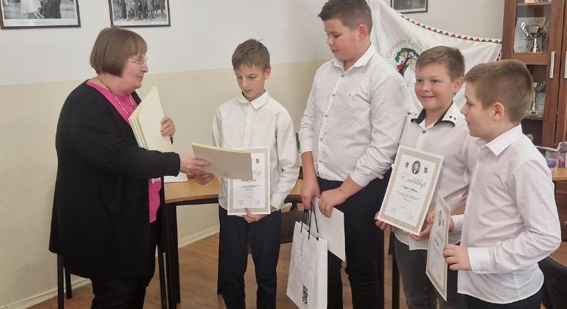 23. Anyanyelvi vetélkedő Szőgyén és Tata színeiben