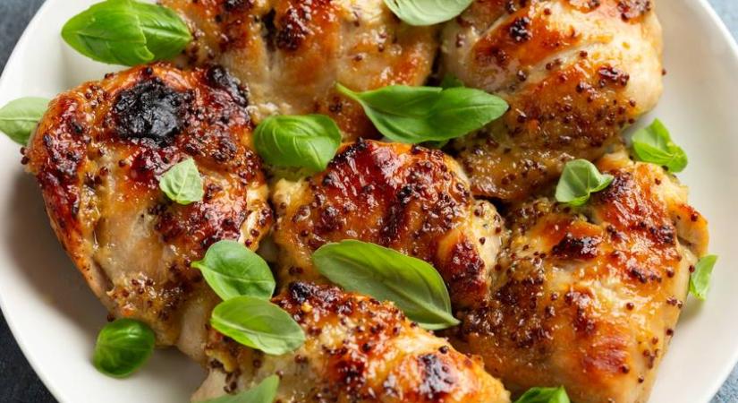 Serpenyőben sült csirkemell vajas, fokhagymás szaftban: alig munkával készül