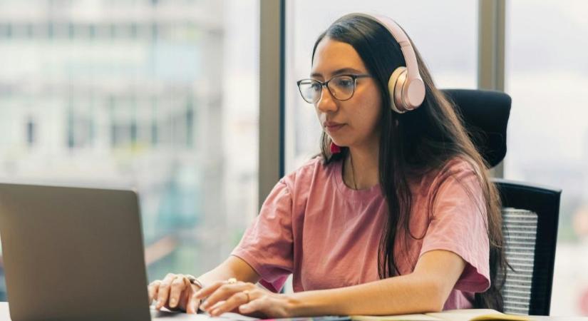 A 21. század figyelemgazdaságának belső világa