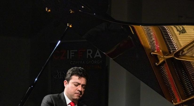 Magyar szerzők műveiből játszott Balázs János a Carnegie Hallban