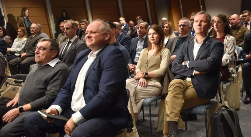 Mit tegyenek a gazdák az aszály jelentette problémával? Erre válaszol a bemutatott könyv