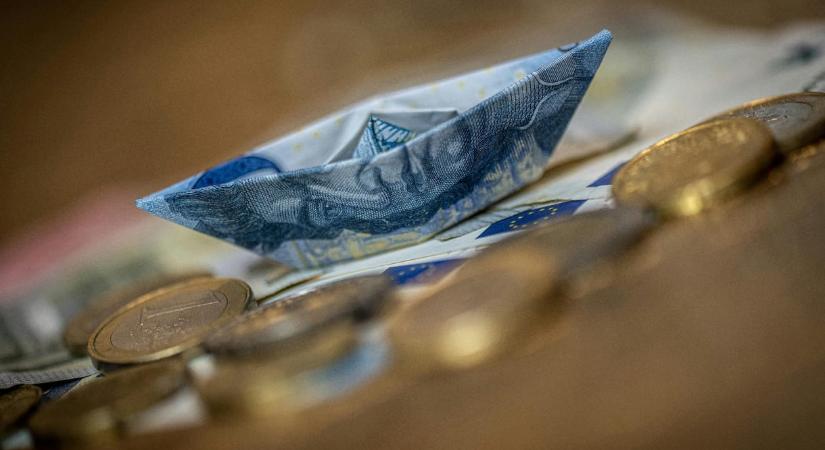 Megint csúcsot döntött a forint az euróval szemben