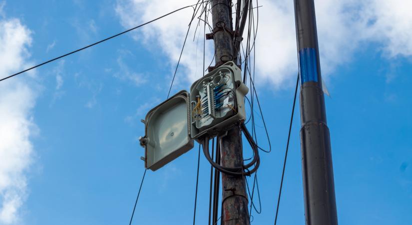 Hálózatépítés miatt áramszünet lesz a Honvéd utcában