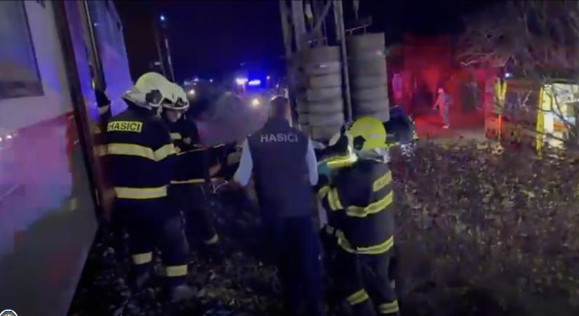Vonatbaleset Szlovákiában, 79 sérült