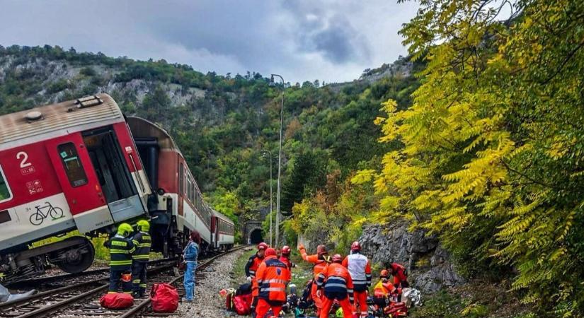 Összeütközött két vonat Felvidéken, többen megsérültek