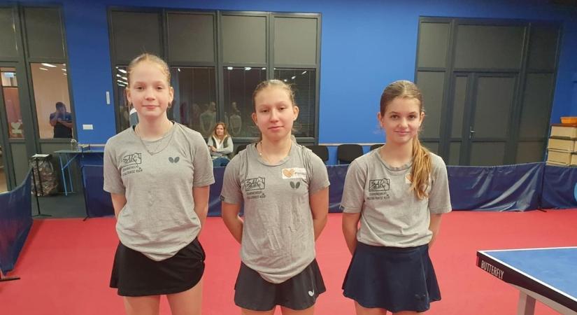 Asztalitenisz: négy csapat, egy nap, három meccs