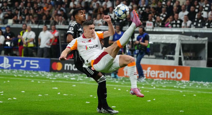 Sallai lehetetlen helyzetekből adott ziccerpasszokat, majd már ünnepelt is, de a VAR kibabrált velük - videó