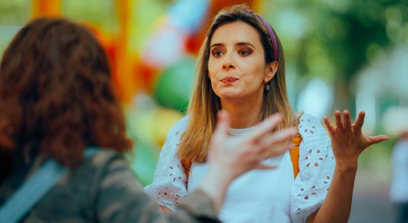 Botrány a város közepén: várandós nő esett neki riválisának