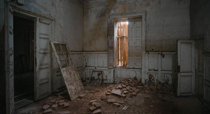 Csodaszép kastély volt egykor, ma horrorfilmet lehetne itt forgatni - ijesztő urbex a szomszéd vármegyéből