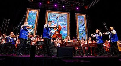 Szenvedélyes koncerttel érkezik Győrbe a 100 Tagú Cigányzenekar