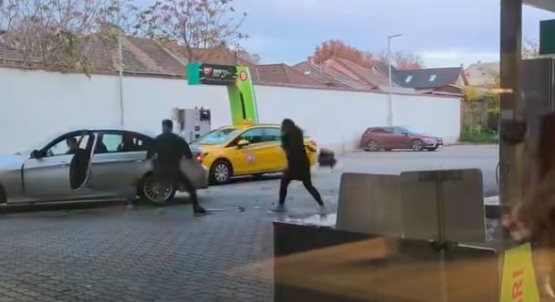 Ütötték-verték egymást: nagy ramazuri volt egy benzinkúton  videó