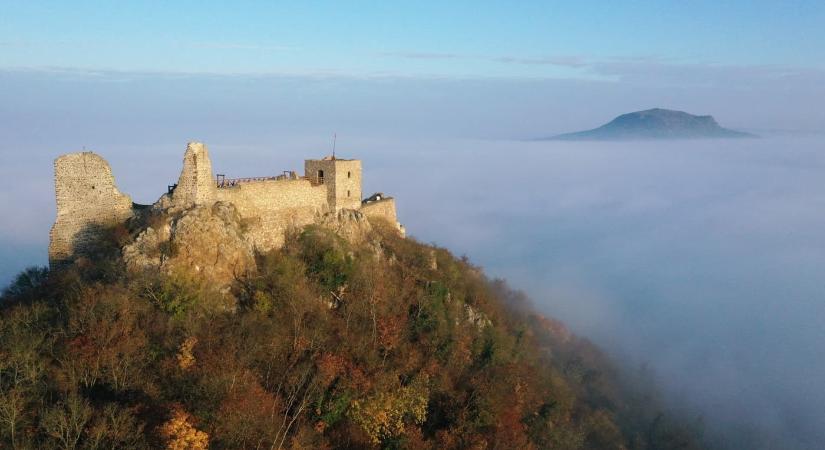 Amikor a köd fölé emelkedik a Szigligeti vár