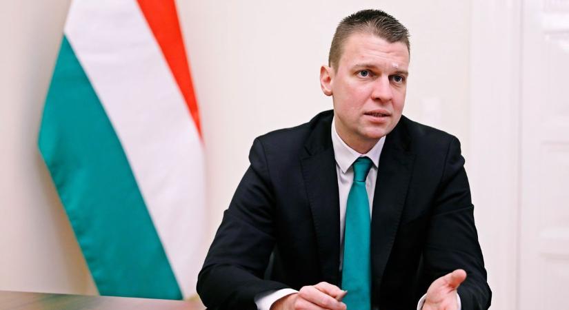 Menczer Tamás megerősítette: Orbán Viktor megvédte a rezsicsökkentést