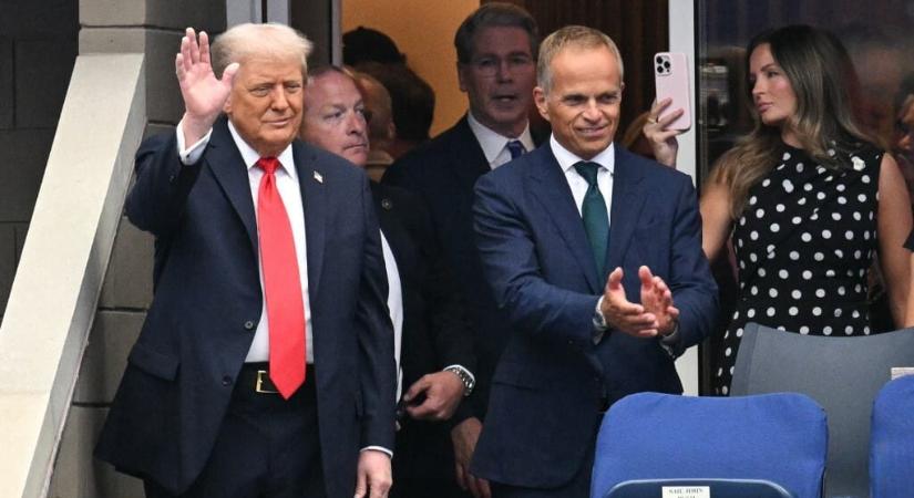 A svájci üzleti vezetők Rolex-szel és aranyrúddal kenyerezték le Trumpot