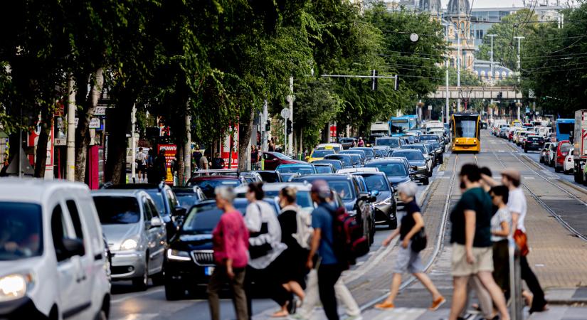 Tízből három magyar autós fél a volán mögött – kiderült, mitől rettegünk leginkább az utakon
