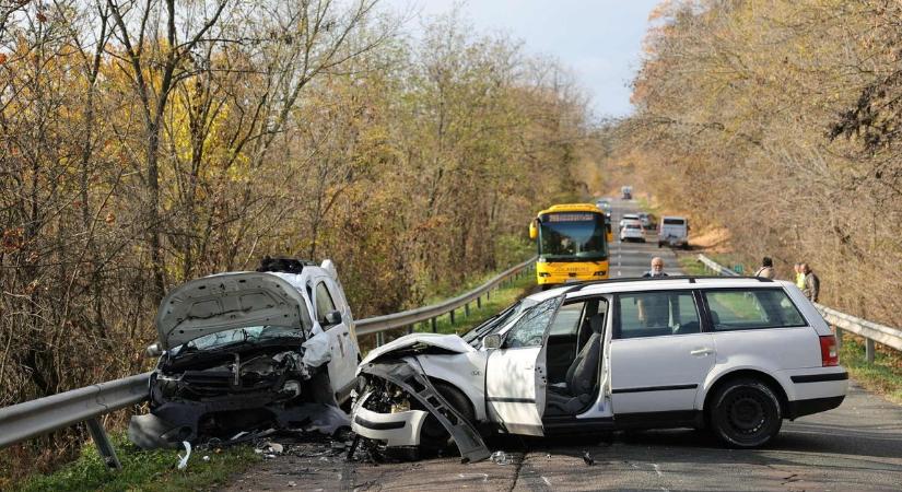 Fotókon és videókon a súlyos Eger és Szalók közötti baleset