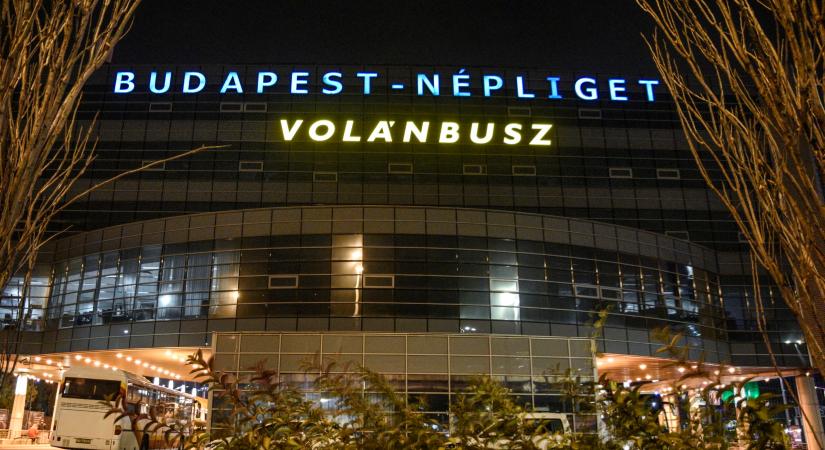 Hónapok óta nem működő mozgólépcső nehezíti a Népligeti buszpályaudvaron áthaladók életét