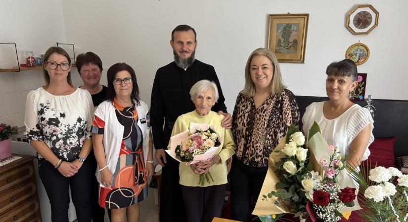 Századik születésnap az otthonban