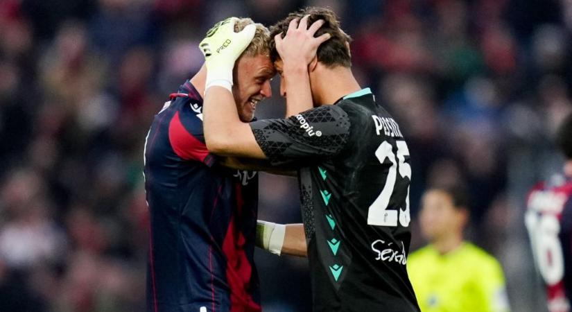 Elsírta magát a 17 éves kapus, amikor a társak a vállukon vitték le a bajnok legyőzése után