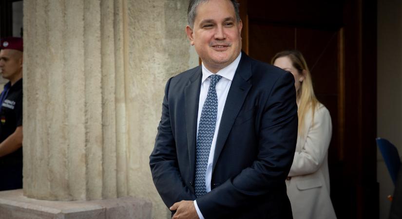 Összejött a rekordhiány október végére, de Nagy Mártonék szerint stabil a költségvetés, van pénz osztogatni
