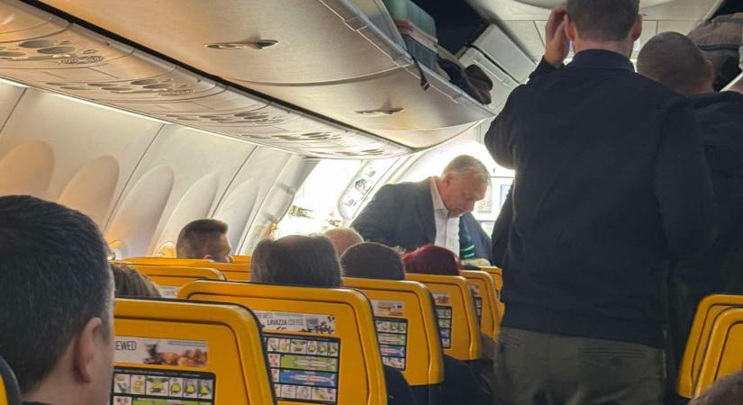 Orbán Viktor és Schmidt Mária Ryanairrel indult haza Manchesterből a közös meccsnézés után