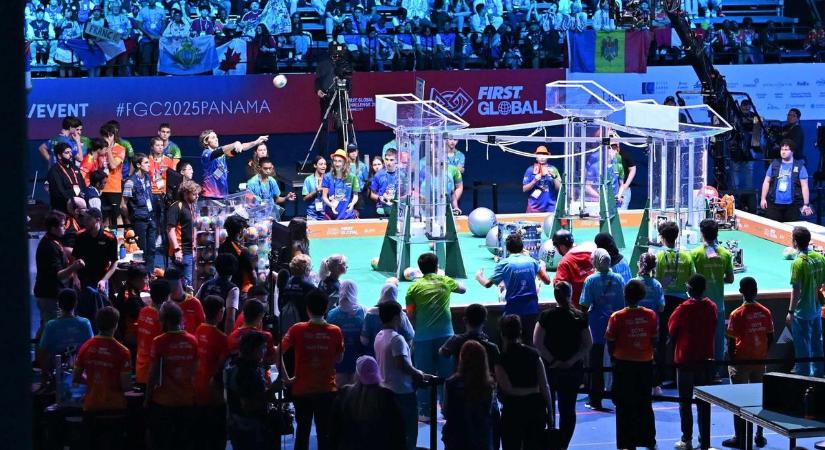 Szenzációs eredményt ért el a magyar csapat: a legjobb négy között végeztek a nemzetközi robotikai versenyen